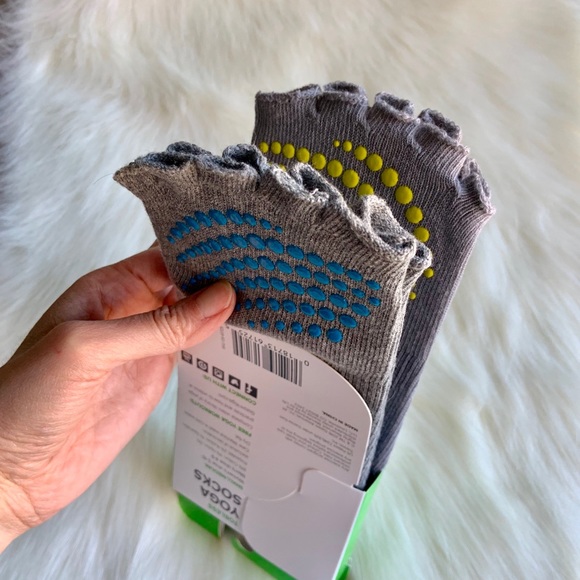 Yoga socks: GAIAM toeless yoga socks (2 pack) - Picture 3 of 4